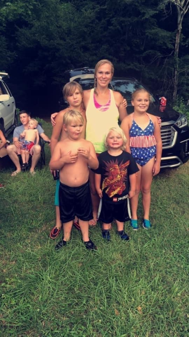 5-year-old goes to visit grave of his twin brother to tell him all about first day of kindergarten, still dreams of him - picture 3