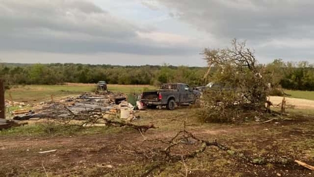 6-year-old in critical condition after deadly tornado leaves her dangling from a tree - picture 2