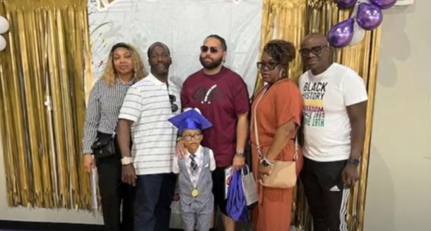 6-Year-Old Kid Who Lost His Mother Honors Her In A Beautiful Way In His Graduation Speech - picture 3