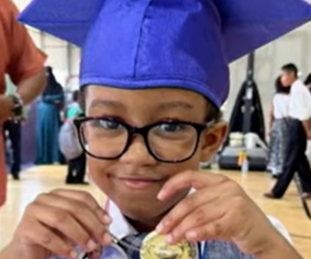 6-Year-Old Kid Who Lost His Mother Honors Her In A Beautiful Way In His Graduation Speech - picture 4