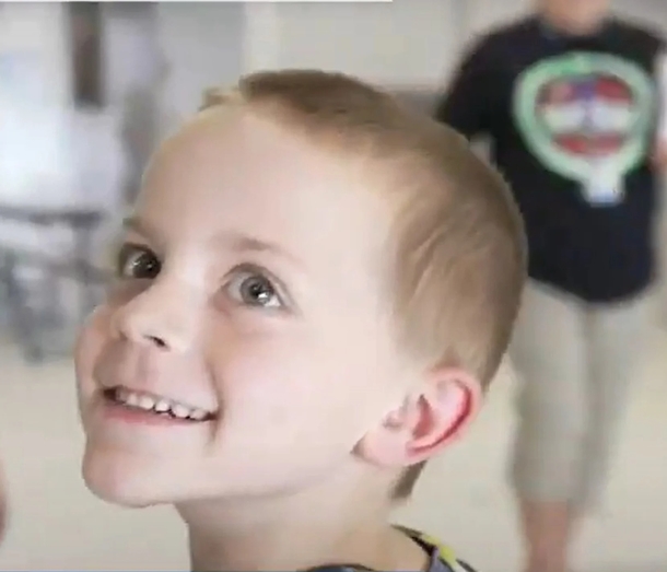 6-year-old student often visits the principal’s office until this school bus driver becomes his friend - picture 4