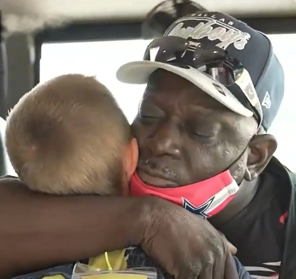6-year-old student often visits the principal’s office until this school bus driver becomes his friend - picture 8