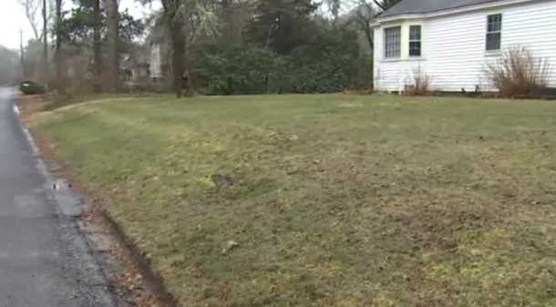 6th Grade Girl Walks To Bus Stop Alone - Hours Later, Cops Show Up At Mother's Doorstep - picture 2