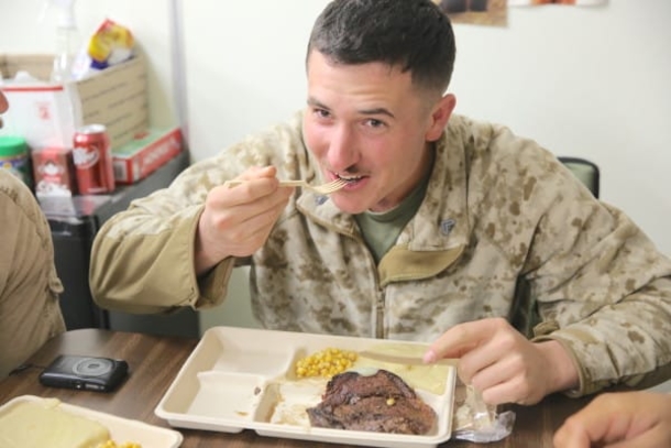 7 Young Marines Bow Their Heads In Prayer. What They're Thankful For? This Is Beautiful. - picture 3