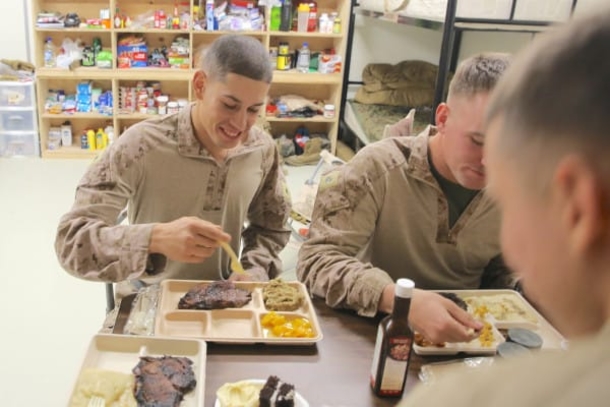 7 Young Marines Bow Their Heads In Prayer. What They're Thankful For? This Is Beautiful. - picture 5