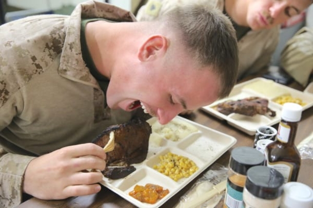 7 Young Marines Bow Their Heads In Prayer. What They're Thankful For? This Is Beautiful. - picture 7