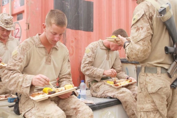 7 Young Marines Bow Their Heads In Prayer. What They're Thankful For? This Is Beautiful. - picture 8