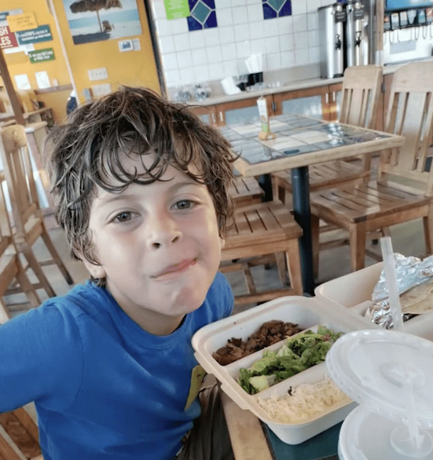 7-year-old passes away in his father’s arm after being tragically hit by pickup truck - picture 3