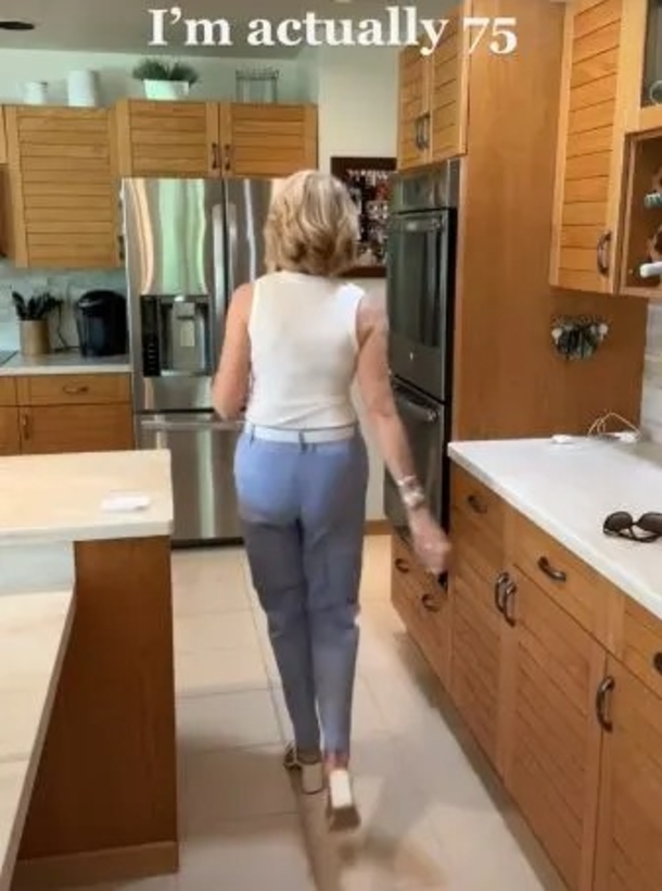 76-Year-Old Fashion Blogger Defies Stereotypes and Gains Popularity on Social Media - picture 6