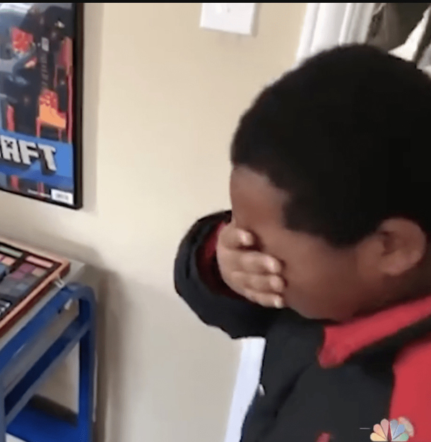 8-year-old boy cries after getting his own bed after years of being homeless - picture 4