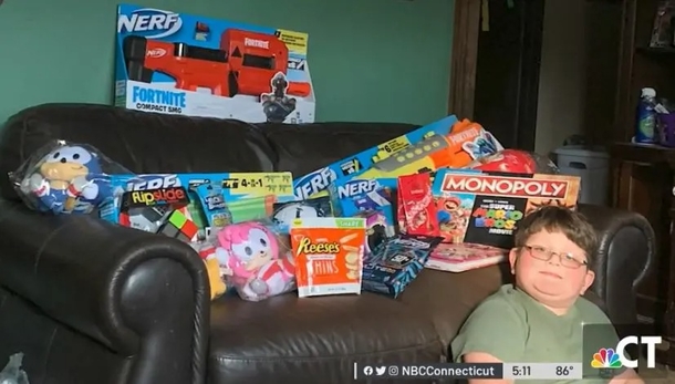8-year-old kid with hearing issue is blessed with shopping spree after strangers’ mean prank at Target - picture 3