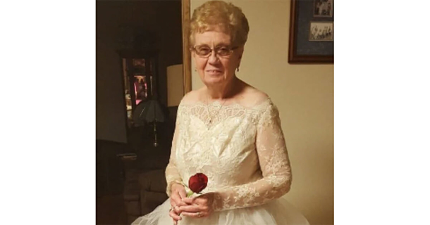 80-year-old woman celebrates her 60th marriage anniversary by fitting into her original wedding dress - picture 5