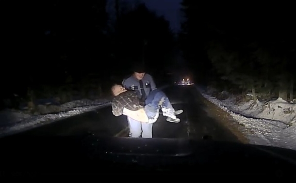 82-Year-Old man saved from ditch during intense winter storm and carried to safety by state trooper - picture 2