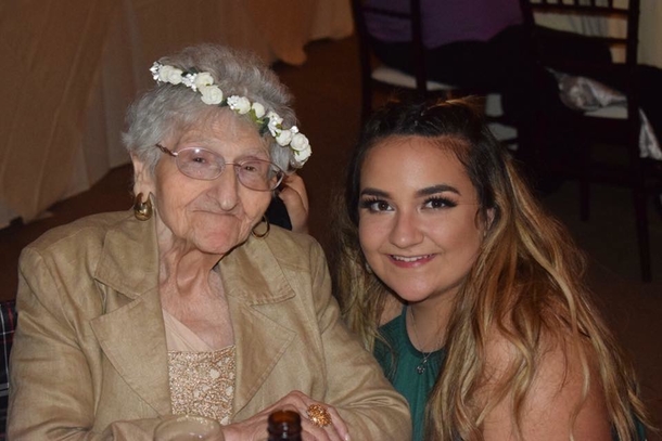 86-year-old grandma requested to be “fairy” flower girl at her granddaughter’s wedding - picture 2