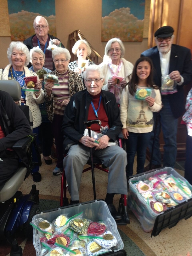 86-Year-Old Teaches Himself How To Knit So He Can Make Cozy, Warm Hats For NICU Babies - picture 3