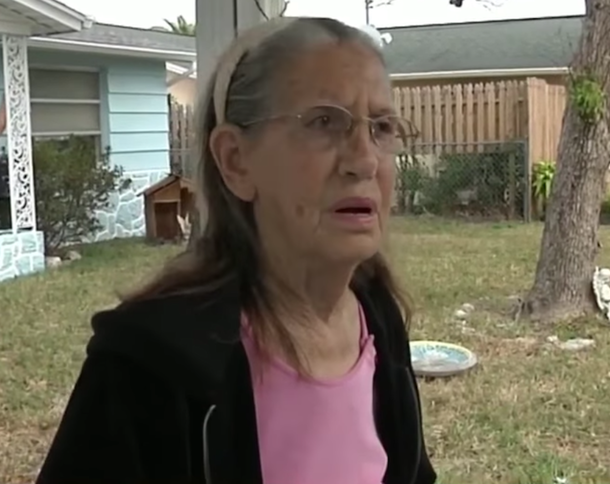 89-Year-Old Gets Thrown Out Into Streets. Neighbor Slips Something In Hand Before She Leaves - picture 2