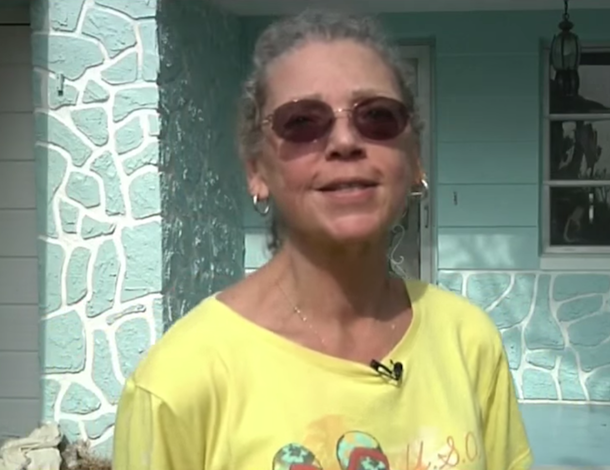 89-Year-Old Gets Thrown Out Into Streets. Neighbor Slips Something In Hand Before She Leaves - picture 3