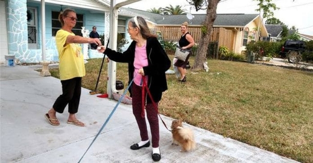 89-Yr-Old Gets Evicted. As She Leaves Neighbor Hands Her Something That Leaves Her Stunned - picture 2