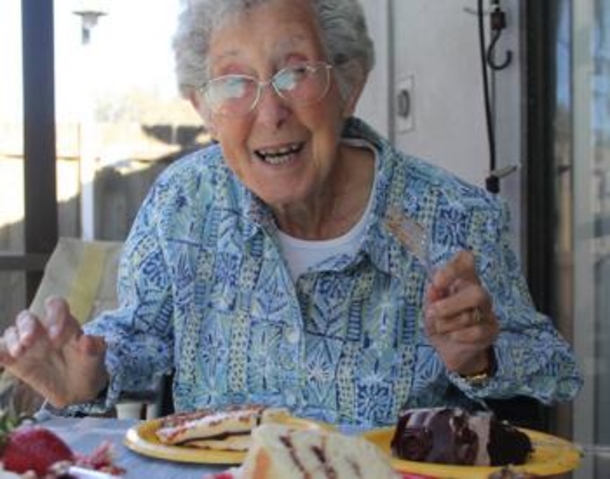 90-Year-Old Woman Diagnosed With Cancer, Refuses Chemo To Do This - picture 2