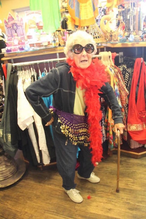90-Year-Old Woman Diagnosed With Cancer, Refuses Chemo To Do This - picture 4