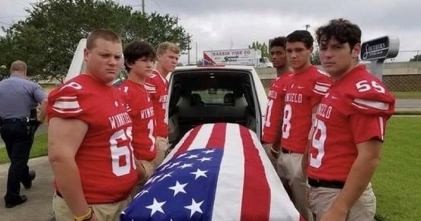 93-Year-Old War Veteran Passes Away; Suddenly, These 6 Teen Heroes Show Up In Uniform - picture 2