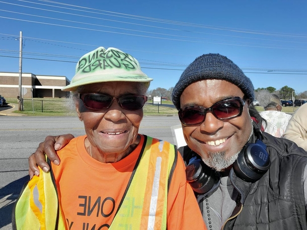 95-year-old crossing guard goes back to her former job at South Carolina high school after short retirement - picture 2