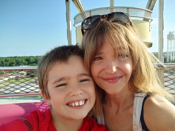 A 10-year-old boy saved his mother mom from certain death after she fell into a seizure in family pool - picture 2