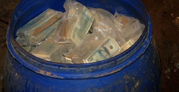 A Columbian Farmer Finds Drug Money Worth $600,000,000 Buried By Pablo Escobar - picture 2