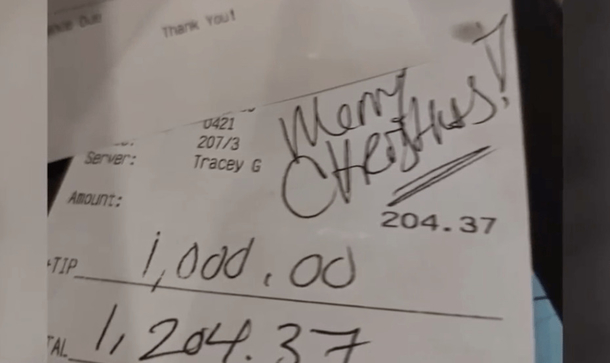 A couple makes waitress cry after giving generous $1,000 tip, just in time for holidays - picture 3