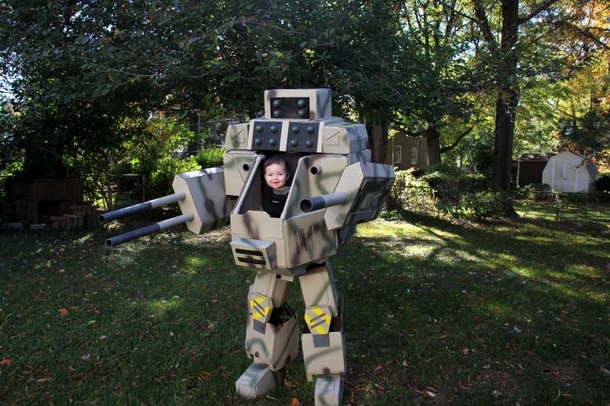 A Dad Made This Incredible Halloween Costume So He Could Carry His Baby With Him In Style - picture 3