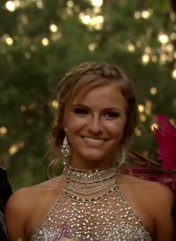 A Gorgeous Teen Puts On Her Prom Dress, Didn’t Expect Police To Show Up - picture 2