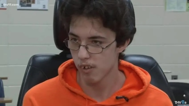 A High Schooler's Two-Year Savings Pays Off: Buys Friend a New Electric Wheelchair - picture 3