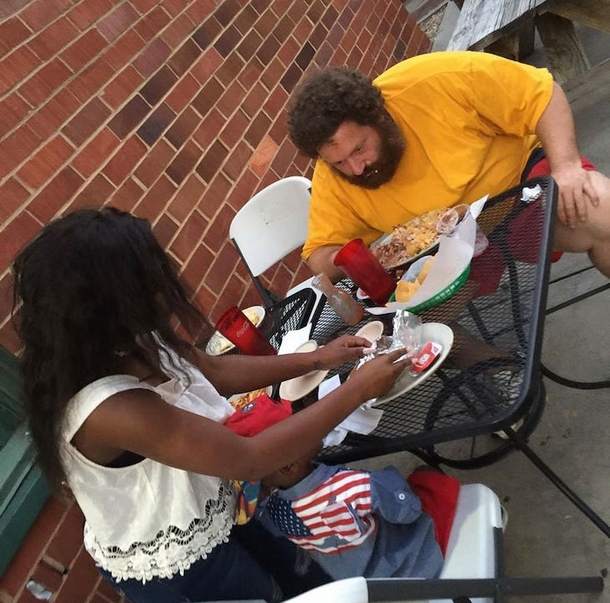 A Homeless Man Is Forced Out Of Restaurant. Then Woman Hears Voice Say "Don't Let Him Get Away" - picture 3