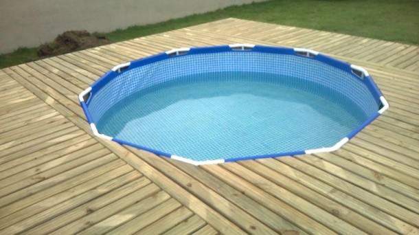 A Man Couldn't Afford An Expensive Pool, What He Builds In His Backyard Is Simply Genius! - picture 5
