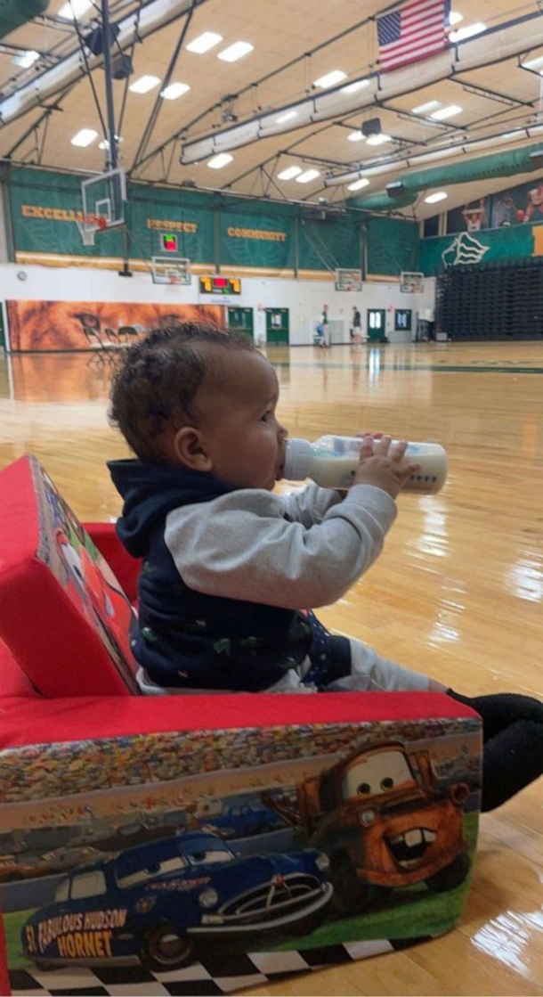 A Mother thanks boss who let her bring her son to work at dream job as men’s college basketball coach - picture 8