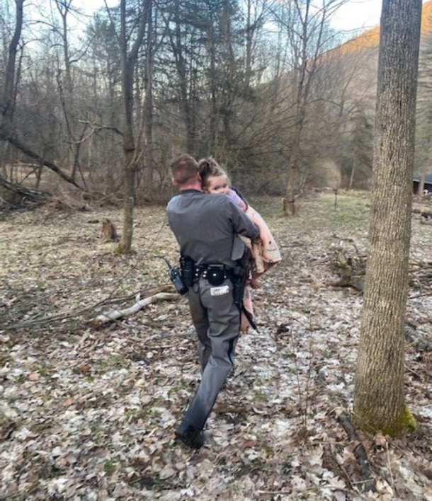 A New York State Trooper rescued missing 2-year-old girl on top of mountain 30 minutes before the sun set - picture 3