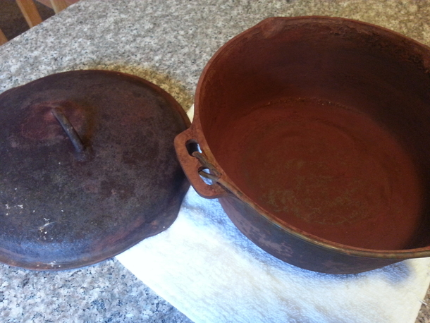 A Rusty Pot Bought For $5, Brings A Much Bigger Surprise For Its New Owner - picture 3