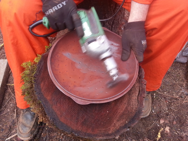 A Rusty Pot Bought For $5, Brings A Much Bigger Surprise For Its New Owner - picture 4