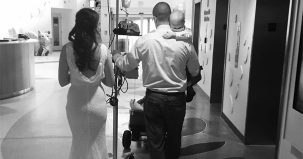 A Wedding Photo Taken In A Hospital Is Tugging On The Heartstrings Of Everyone Who Sees It. This Is The Story Behind It. - picture 2