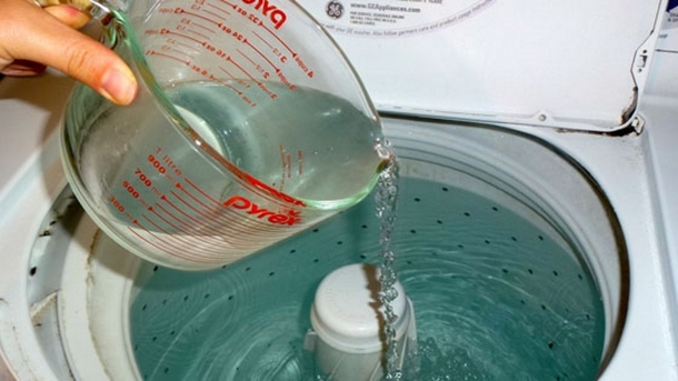 Add white vinegar to your laundry for these unexpected benefits. I never knew this! - picture 10