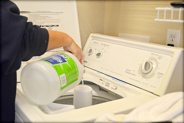 Add white vinegar to your laundry for these unexpected benefits. I never knew this! - picture 5