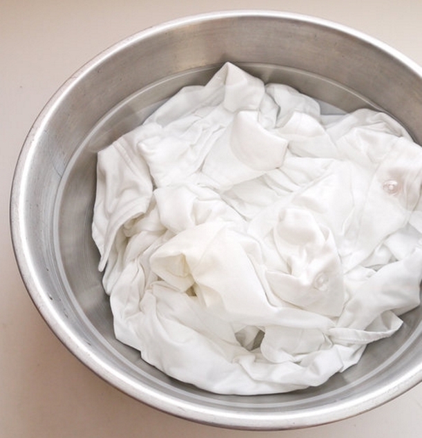 Add white vinegar to your laundry for these unexpected benefits. I never knew this! - picture 7