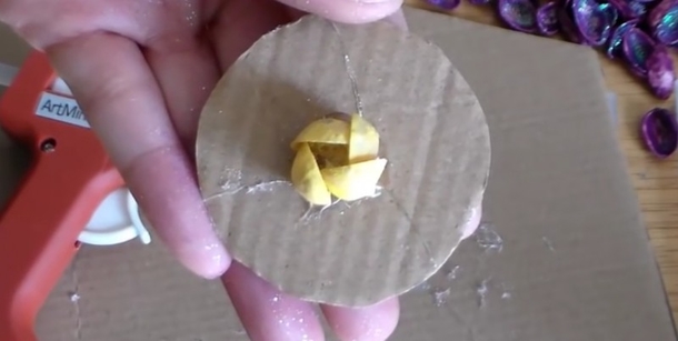 Adding Pistachio Shells To This Freezer Bag Creates An Amazing Decoration Project That You Must See - picture 7