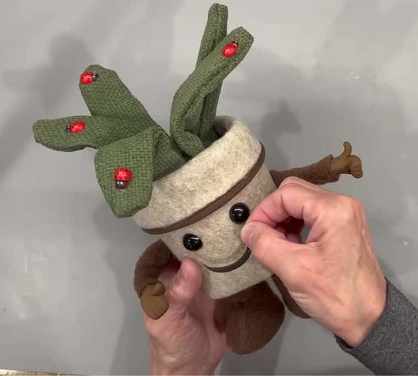 Adorable No-Sew Cute DIY Flower Pot People Tutorial (With Free Pattern) - picture 3