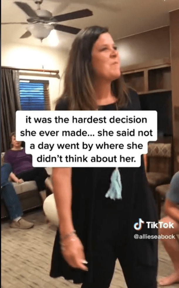 After 29 years, a mother has an emotional first encounter with the daughter she placed for adoption - picture 2