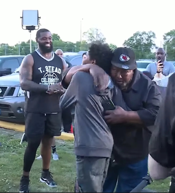 After boy walks 6 miles to graduation, he was gifted a new bike, and his family was given a minivan - picture 7