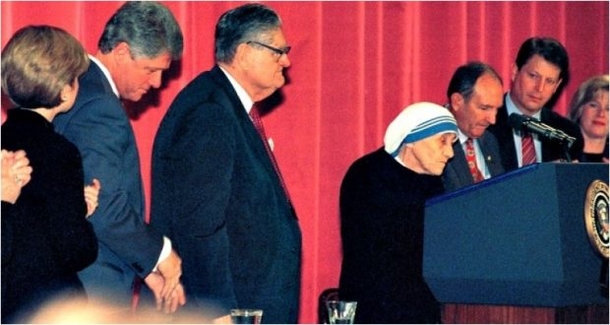 After Hillary Clinton Asked One Question, Mother Teresa Shut Her Up With These 6 Words - picture 3