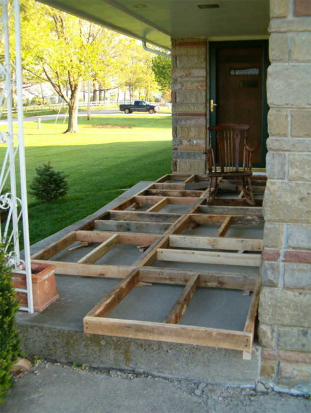 After Taking The Pallets Apart, He Puts Them On The Porch. The Result? Awesome DIY Right Here! - picture 2