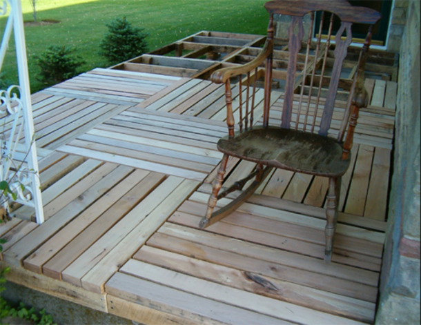 After Taking The Pallets Apart, He Puts Them On The Porch. The Result? Awesome DIY Right Here! - picture 3