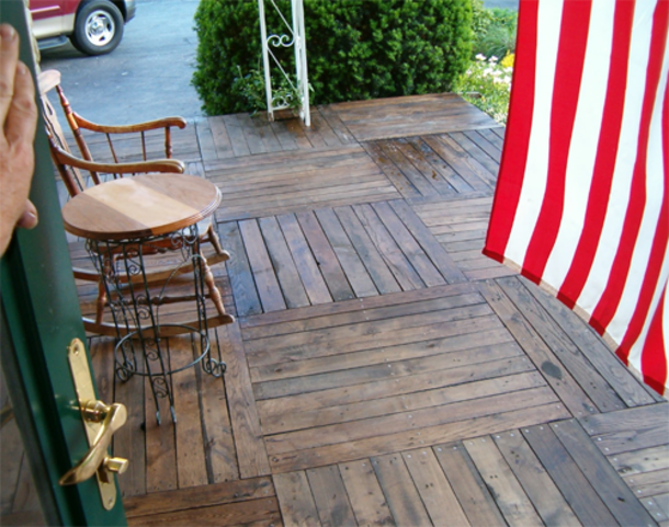 After Taking The Pallets Apart, He Puts Them On The Porch. The Result? Awesome DIY Right Here! - picture 5